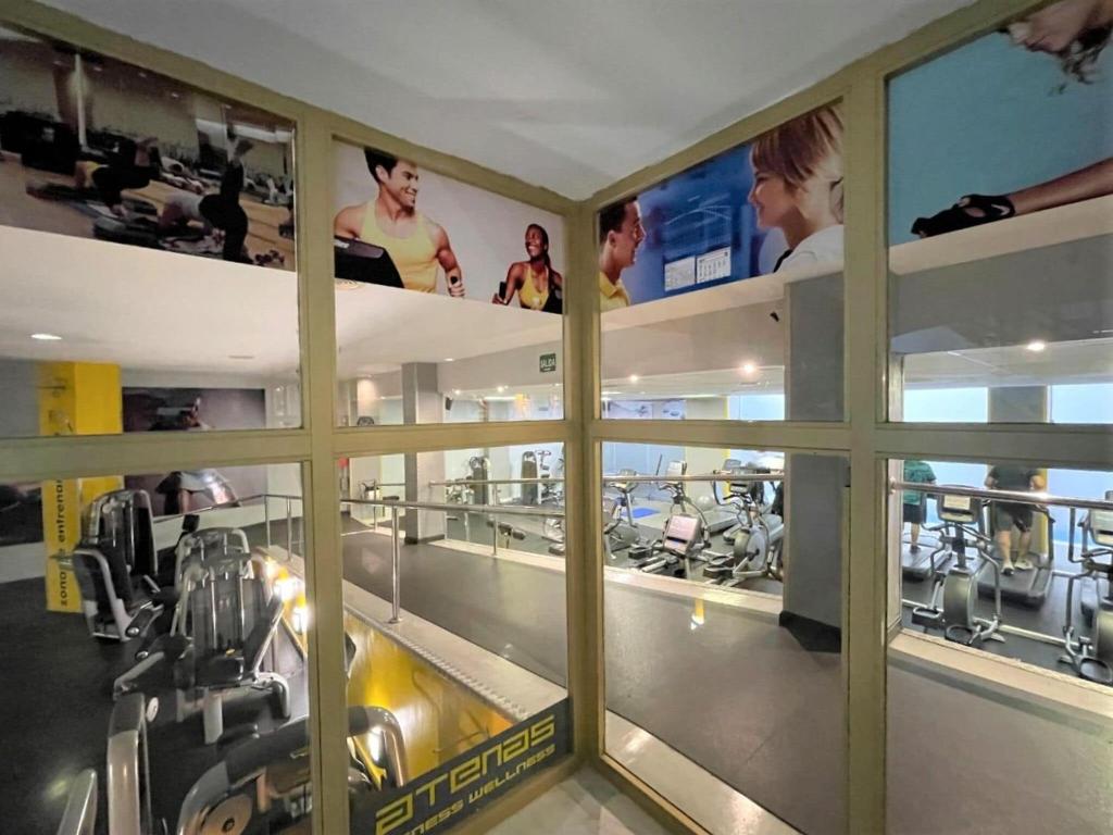 Posilňovňa alebo fitness centrum v ubytovaní Beachfront Apartment with Terrace