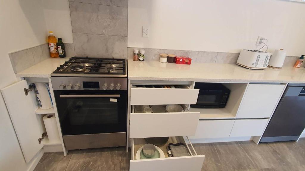 Cozy 2- Bedrooms Unit In Hamilton - Resim 13