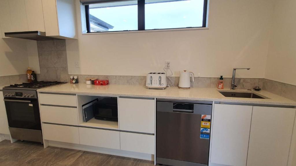 Cozy 2- Bedrooms Unit In Hamilton - Resim 12