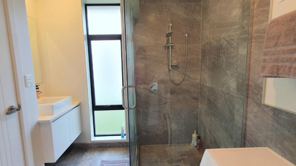 Cozy 2- Bedrooms Unit In Hamilton - Resim 3