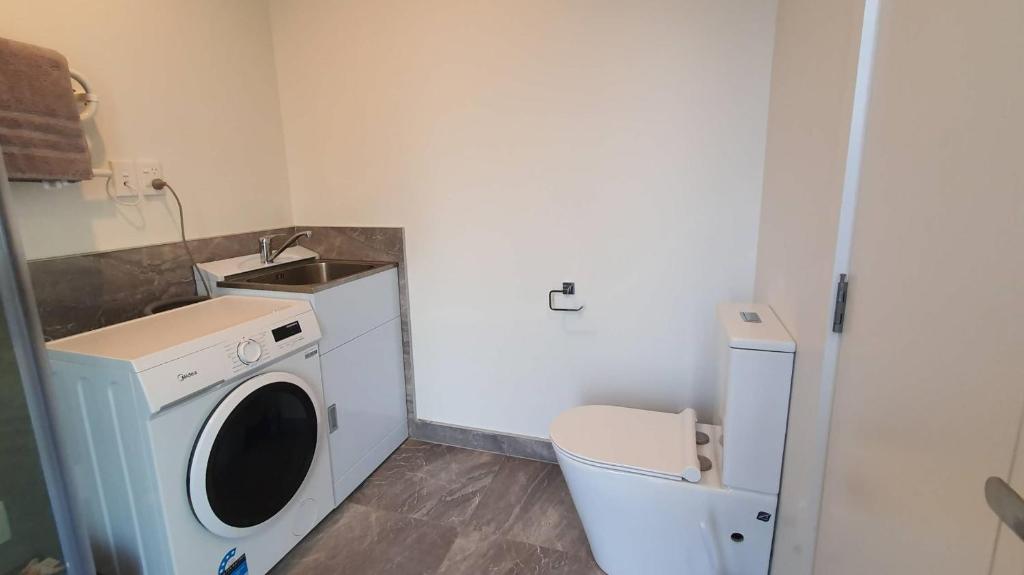 Cozy 2- Bedrooms Unit In Hamilton - Resim 18