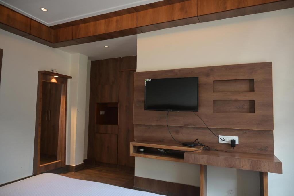 TV a/nebo společenská místnost v ubytování Hotel Apple Blossom B$B
