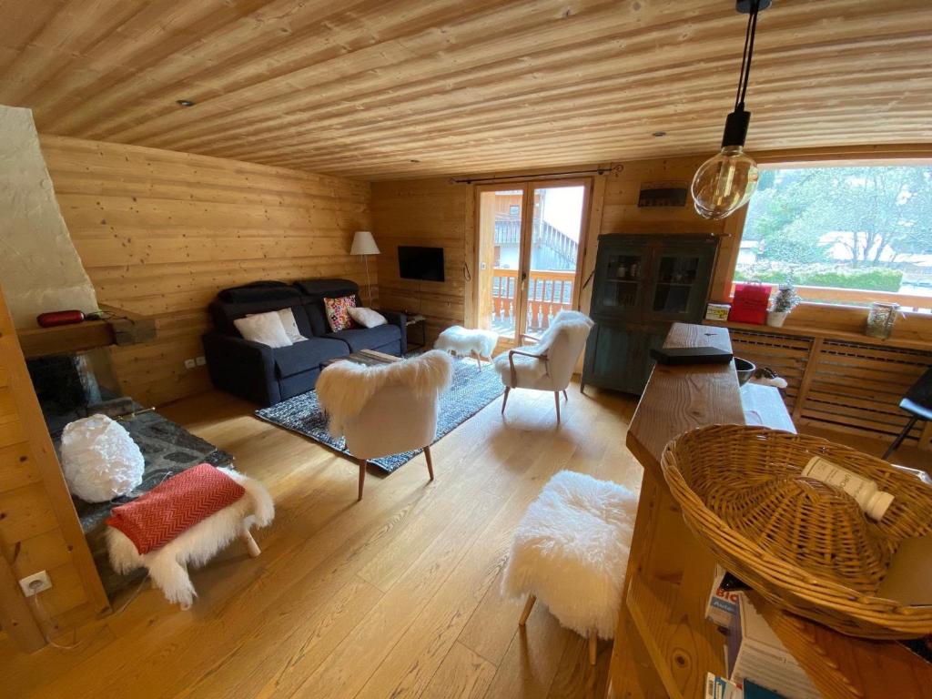 a living room with a couch and a table at Appartement La Clusaz, 4 pièces, 8 personnes - FR-1-459-189 in La Clusaz