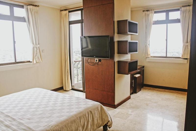 TV a/nebo společenská místnost v ubytování Midtown Residence Simatupang Jakarta