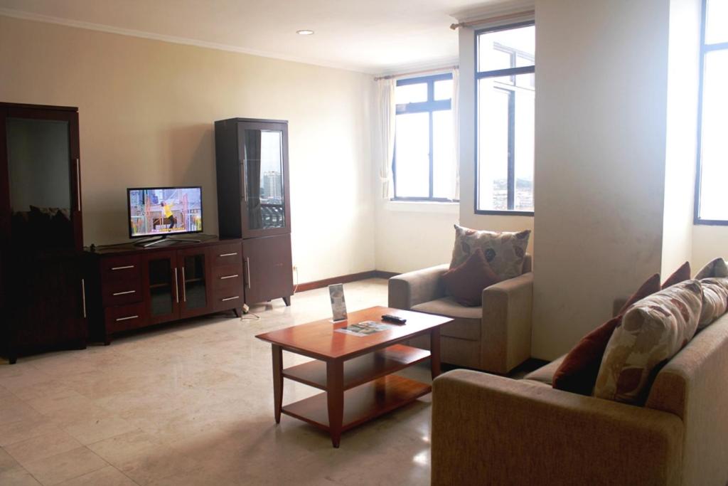 TV a/nebo společenská místnost v ubytování Midtown Residence Simatupang Jakarta