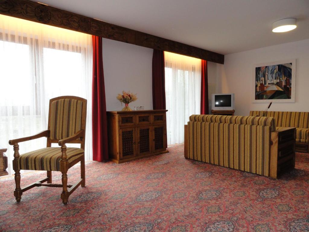 TV a/nebo společenská místnost v ubytování Solitaire Hotel