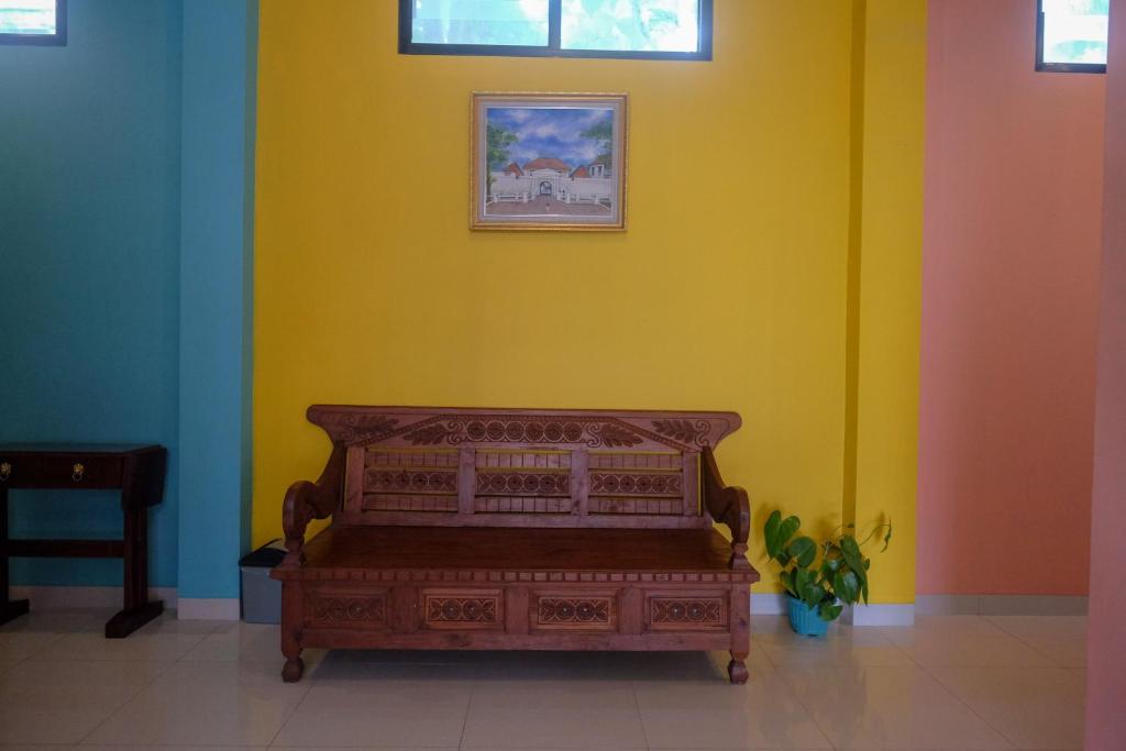 Posezení v ubytování Sans Hotel Kumbang Yogyakarta by RedDoorz