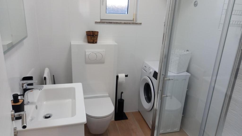 Koupelna v ubytování Apartments Batur