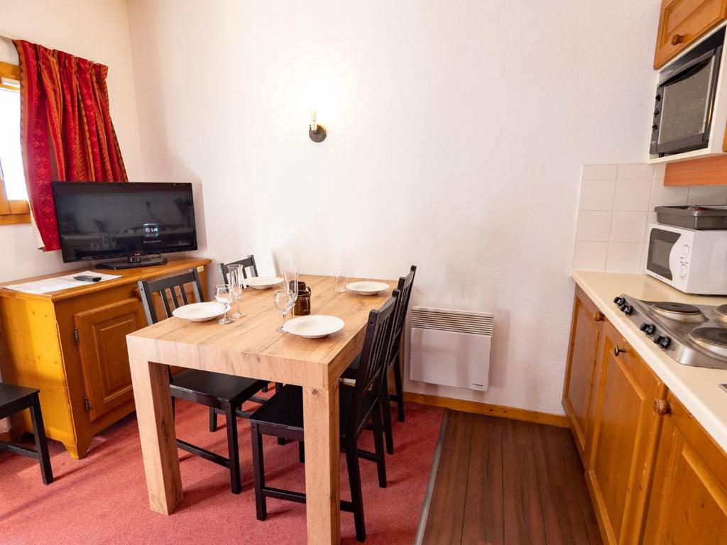 Fotografia z galérie ubytovania Appartement 4 pers avec piscine et balcon - Pied des pistes à Valfréjus - FR-1-468-106 v destinácii Modane