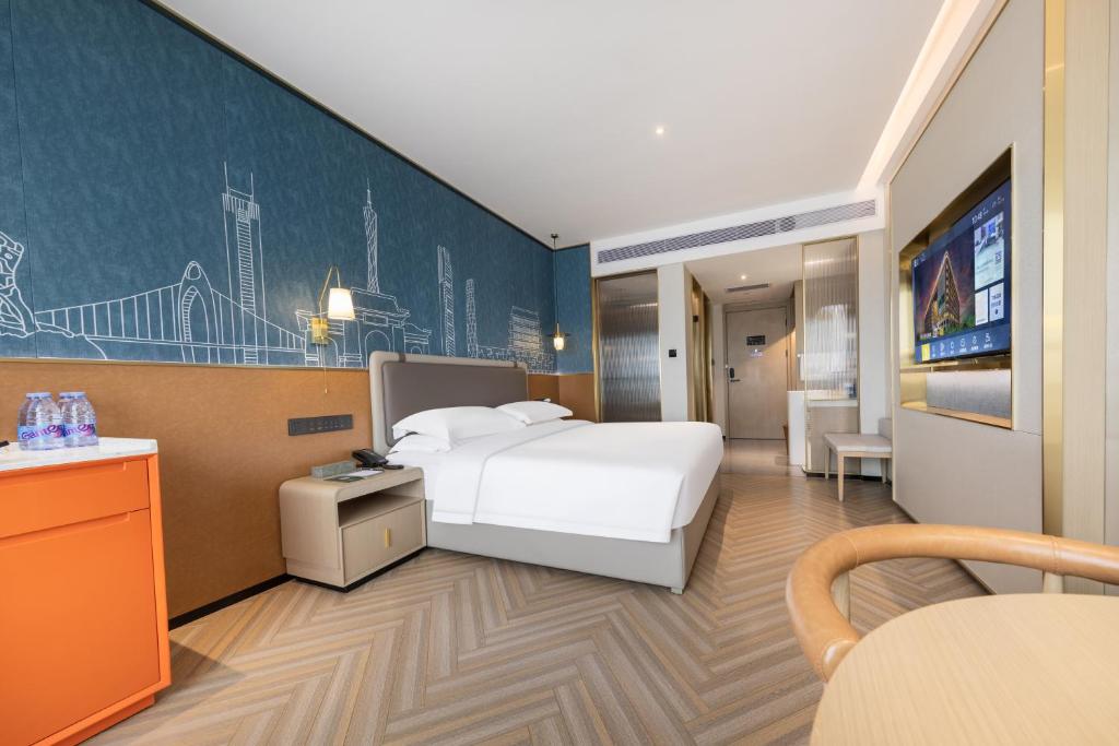 Postel nebo postele na pokoji v ubytování Guangzhou Baiyun Airport MeHood Liz Hotel Free Shuttle Bus To Airport