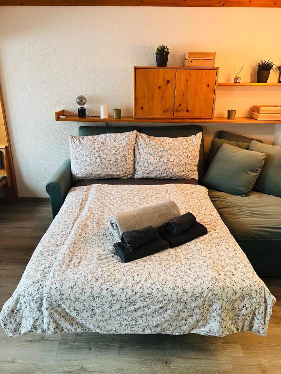 Posteľ alebo postele v izbe v ubytovaní Wellness-Apartment Seefeld and Chill SPA im Zentrum mit Pool, Sauna und Netflix for free