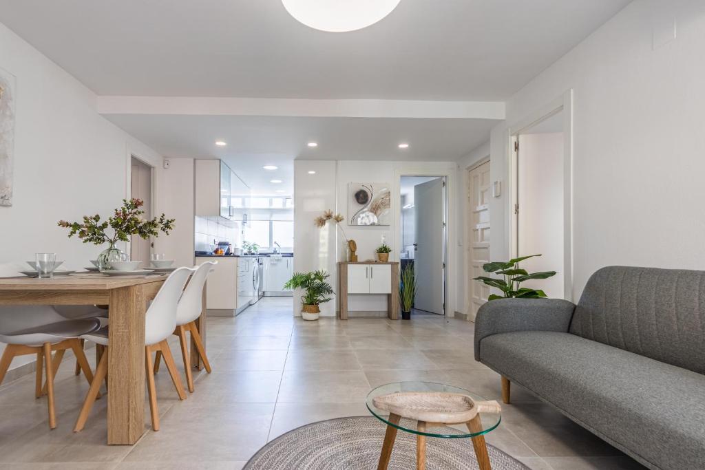A kitchen or kitchenette at BOOOOM Apartment Salou Beach