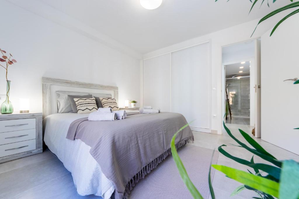 A bed or beds in a room at BOOOOM Apartment Salou Beach