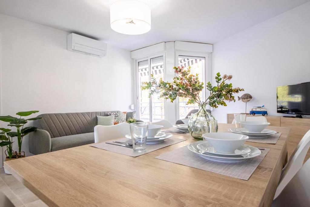 A seating area at BOOOOM Apartment Salou Beach