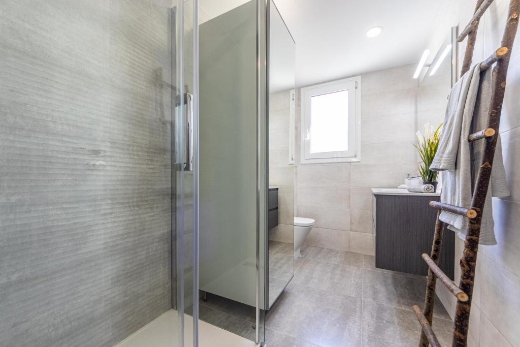 A bathroom at BOOOOM Apartment Salou Beach