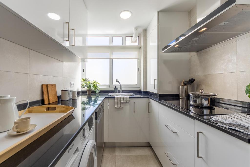 A kitchen or kitchenette at BOOOOM Apartment Salou Beach