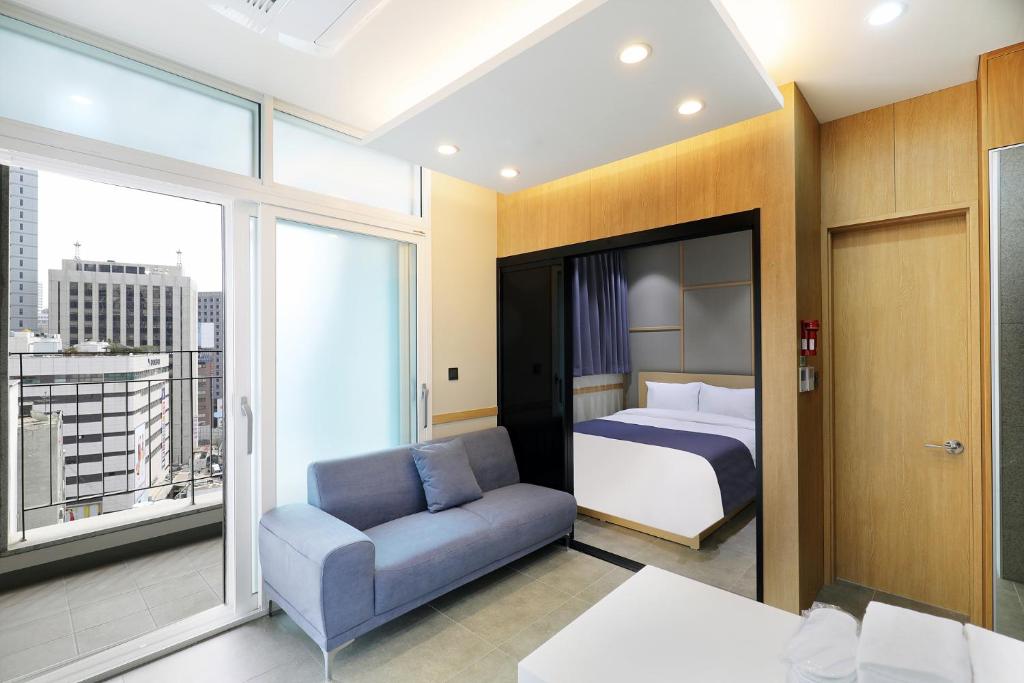 The Stay Classic Hotel Myeongdongにあるベッド