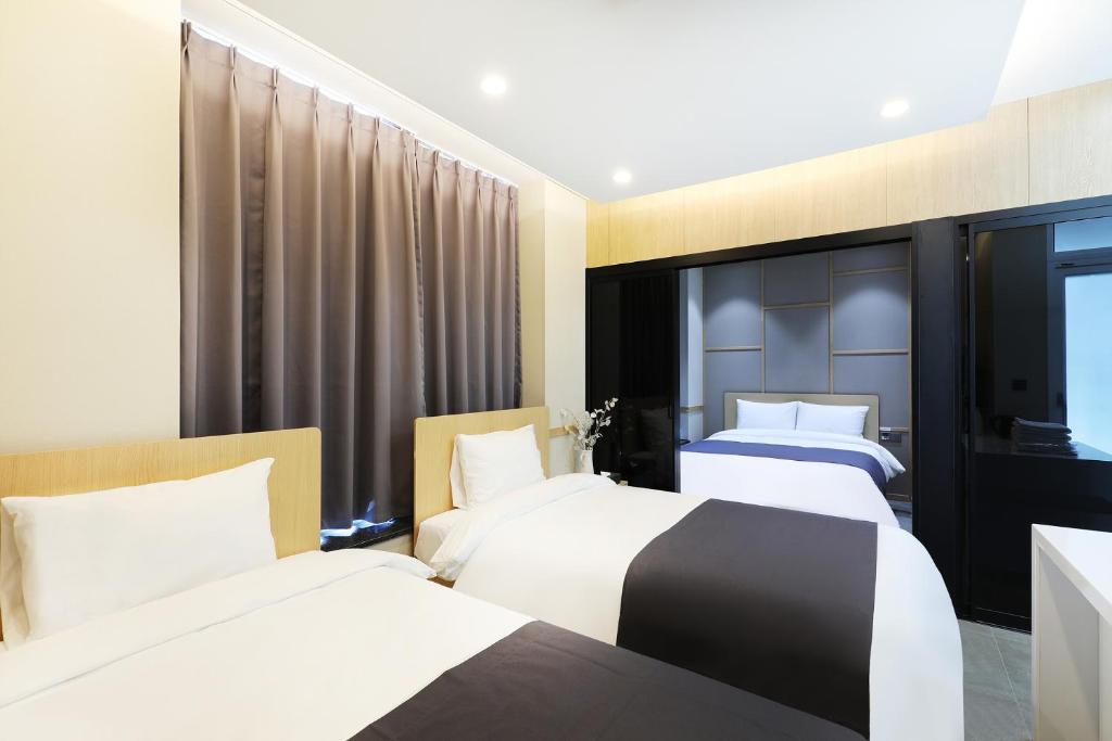 The Stay Classic Hotel Myeongdongにあるベッド