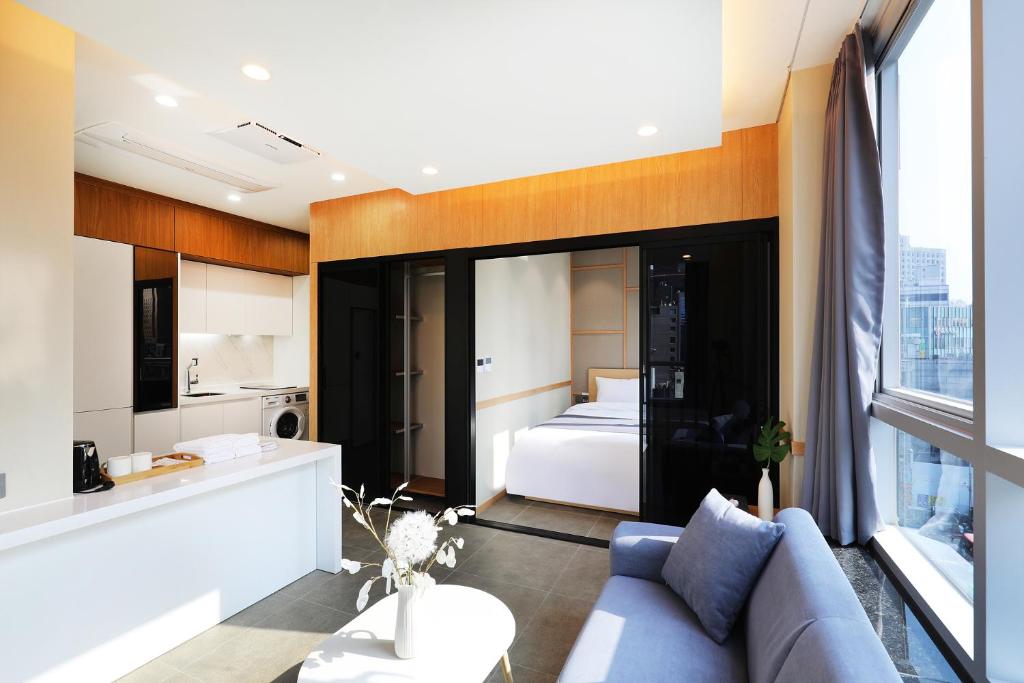 The Stay Classic Hotel Myeongdongにあるベッド