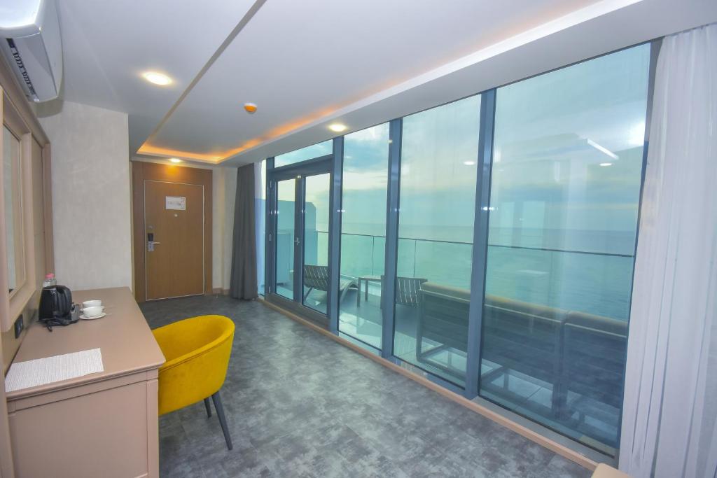 TV a/nebo společenská místnost v ubytování Batumi View Luxury