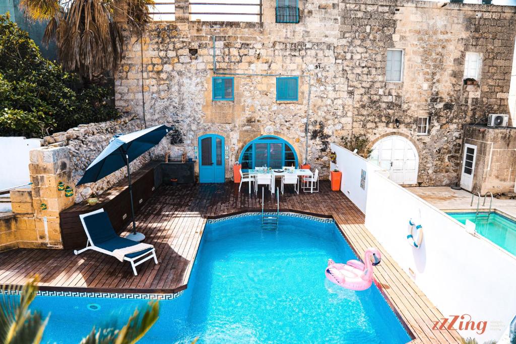 a house with a swimming pool with a pink flamingo at Authentic Country Home with Incredible Outdoor Area in Xagħra