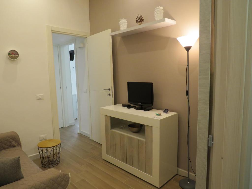Telewizja i/lub zestaw kina domowego w obiekcie TRISOLE Palermo