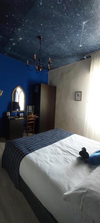 Postel nebo postele na pokoji v ubytování Binario Magic RistoHotel