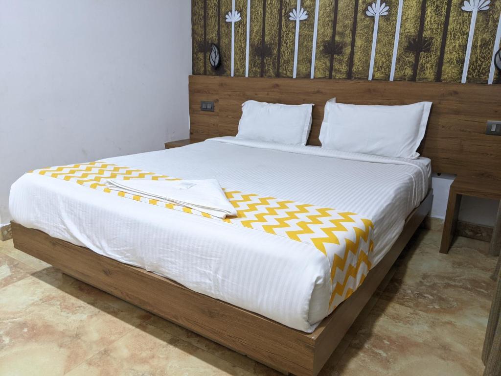 Postel nebo postele na pokoji v ubytování Cherai Blue View Beach Resort