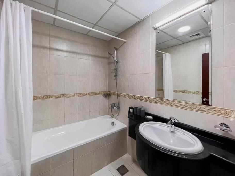 Koupelna v ubytování StoneTree - Elite Residence 1 BR - Near Dubai Tram
