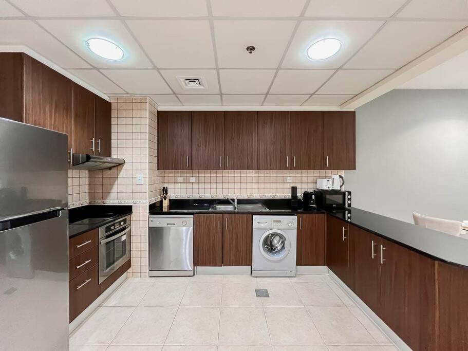 Kuchyň nebo kuchyňský kout v ubytování StoneTree - Elite Residence 1 BR - Near Dubai Tram