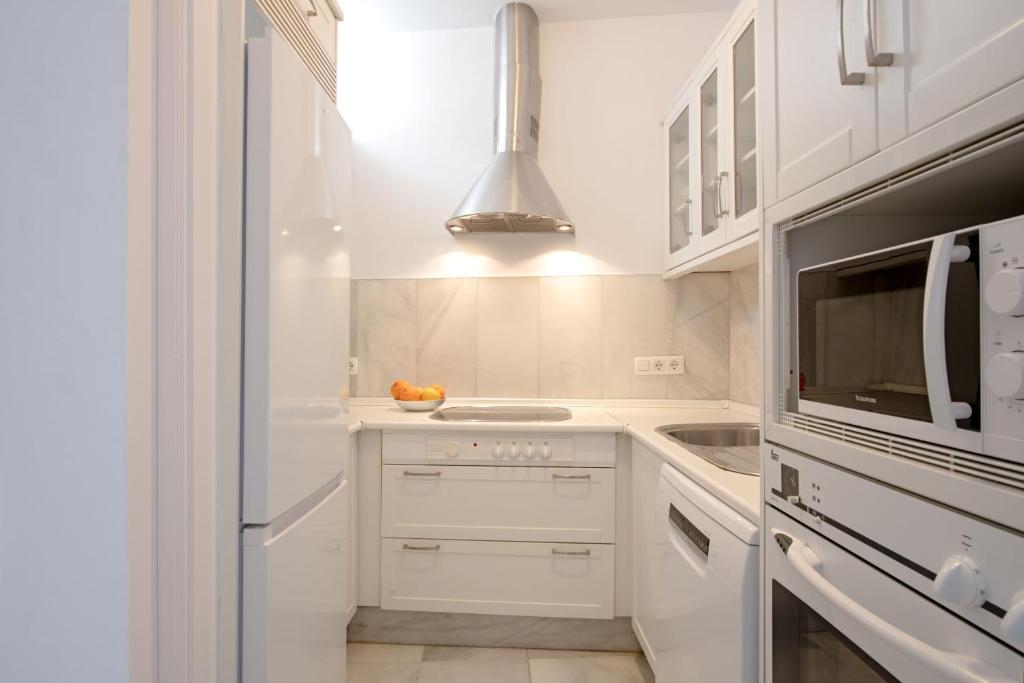 Suites Maestranza - Puerta del Arenal by Magno Apartments ...