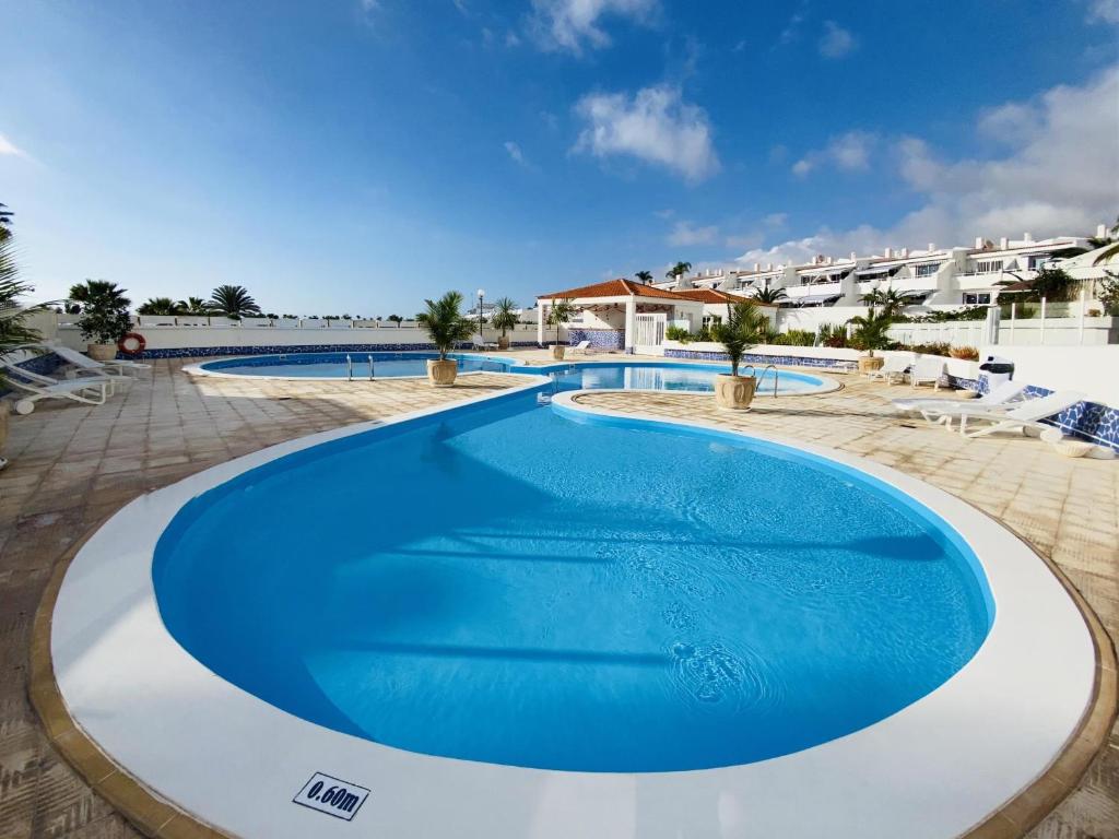 Bazén v ubytování Sol y Luna Holiday Home nebo v jeho okolí