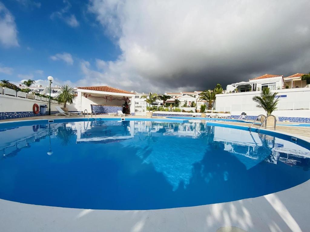 Bazén v ubytování Sol y Luna Holiday Home nebo v jeho okolí