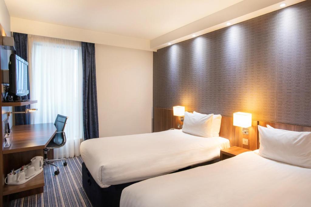 
Standard Twin Room with Free Hot Breakfast
