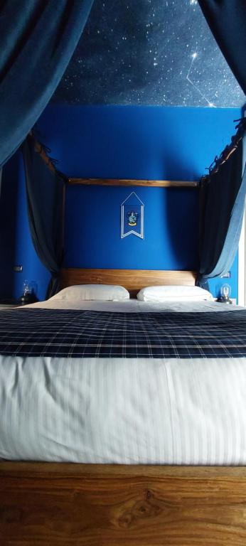 Postel nebo postele na pokoji v ubytování Binario Magic RistoHotel