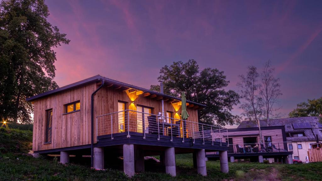 a house with a deck and a purple sky at Das Logierhaus in Bad Alexandersbad