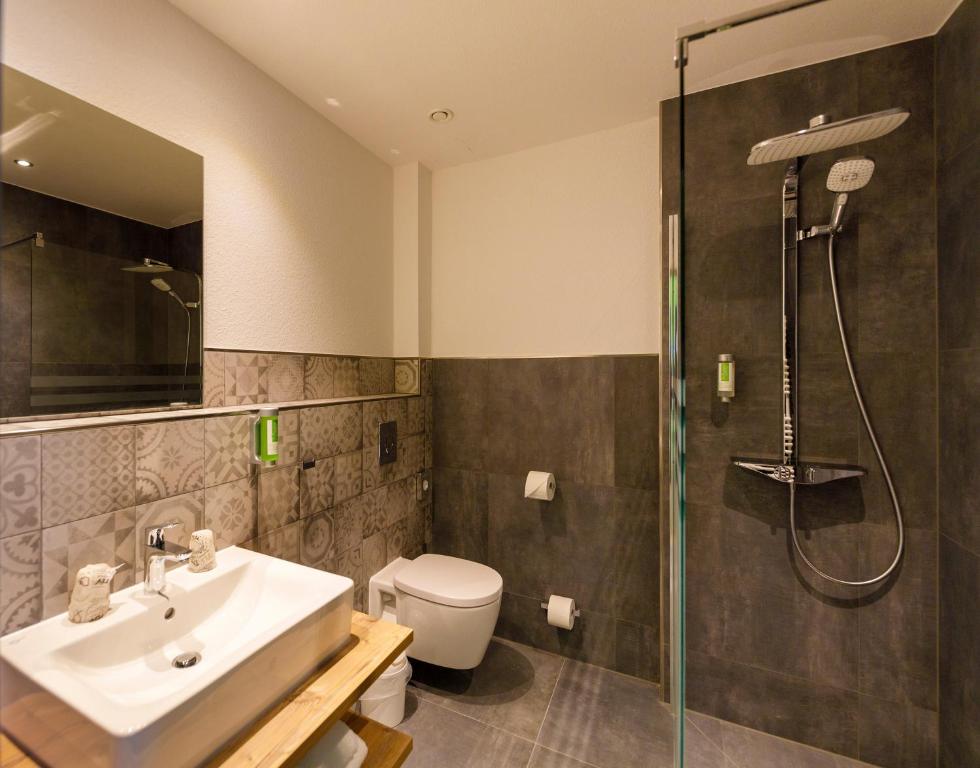 Koupelna v ubytování Kedi Hotel Papenburg