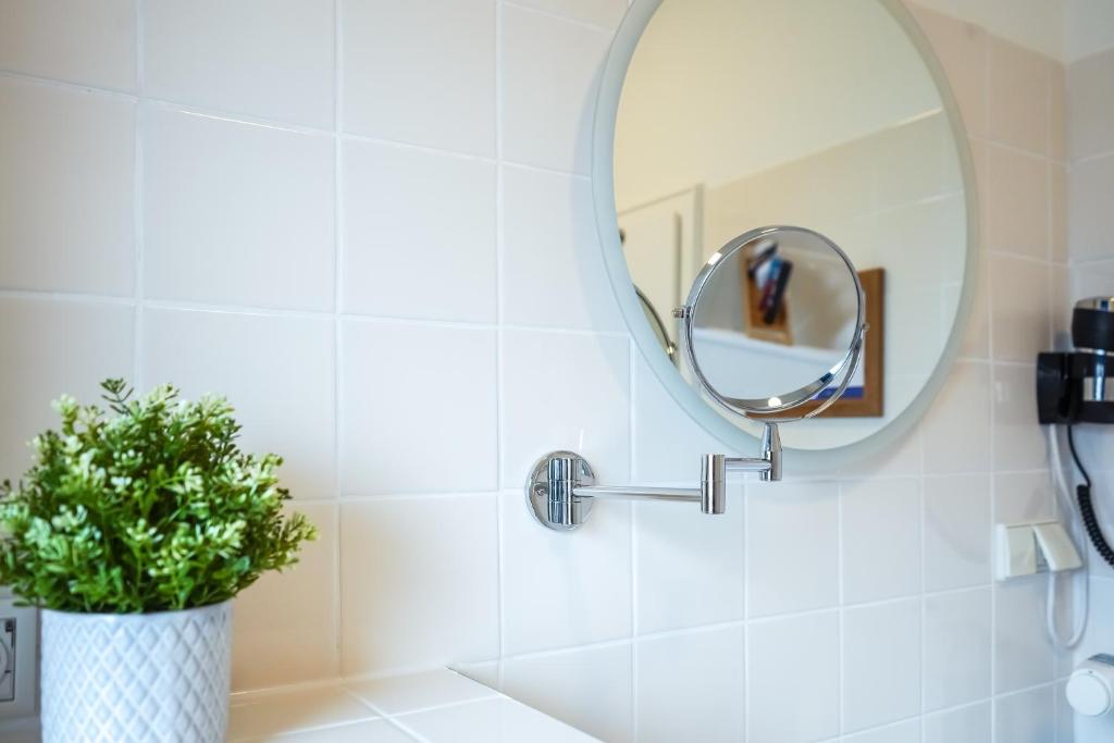 Ein Badezimmer in der Unterkunft Zentrales 7Seas Apartment Kaiserslautern - Balkon l 4 Pers l Self Check-in