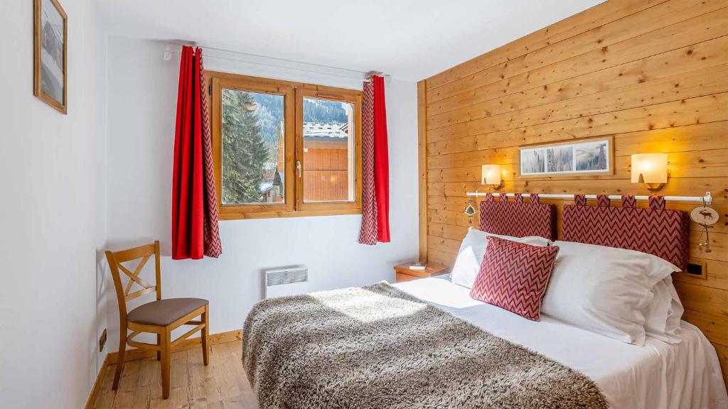 Postel nebo postele na pokoji v ubytování Madame Vacances Résidence Les Jardins de la Vanoise