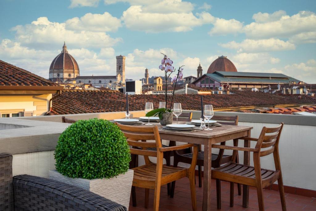 A restaurant or other place to eat at Apartments Florence- Granduca Penthouse