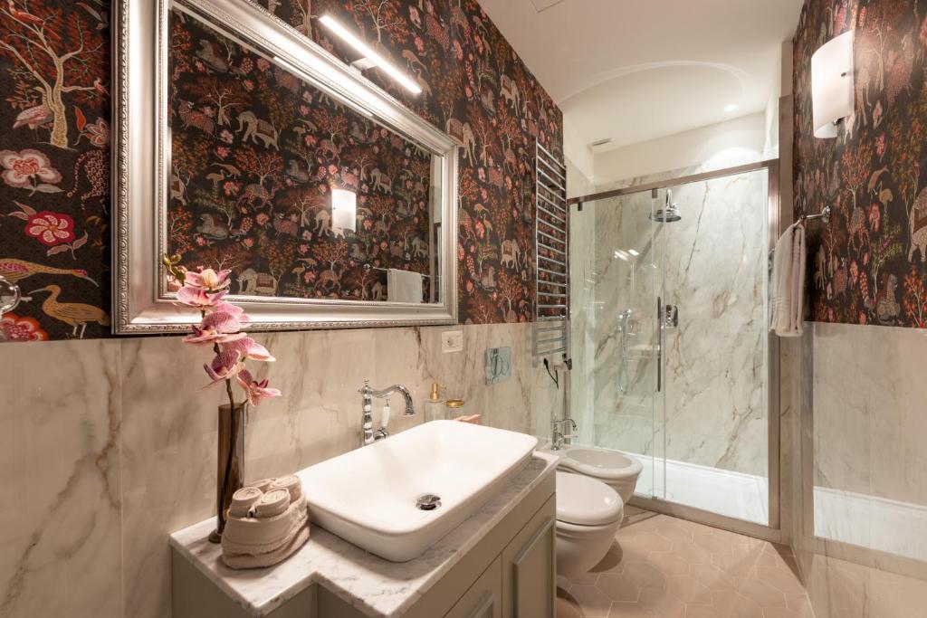 A bathroom at Apartments Florence- Granduca Penthouse
