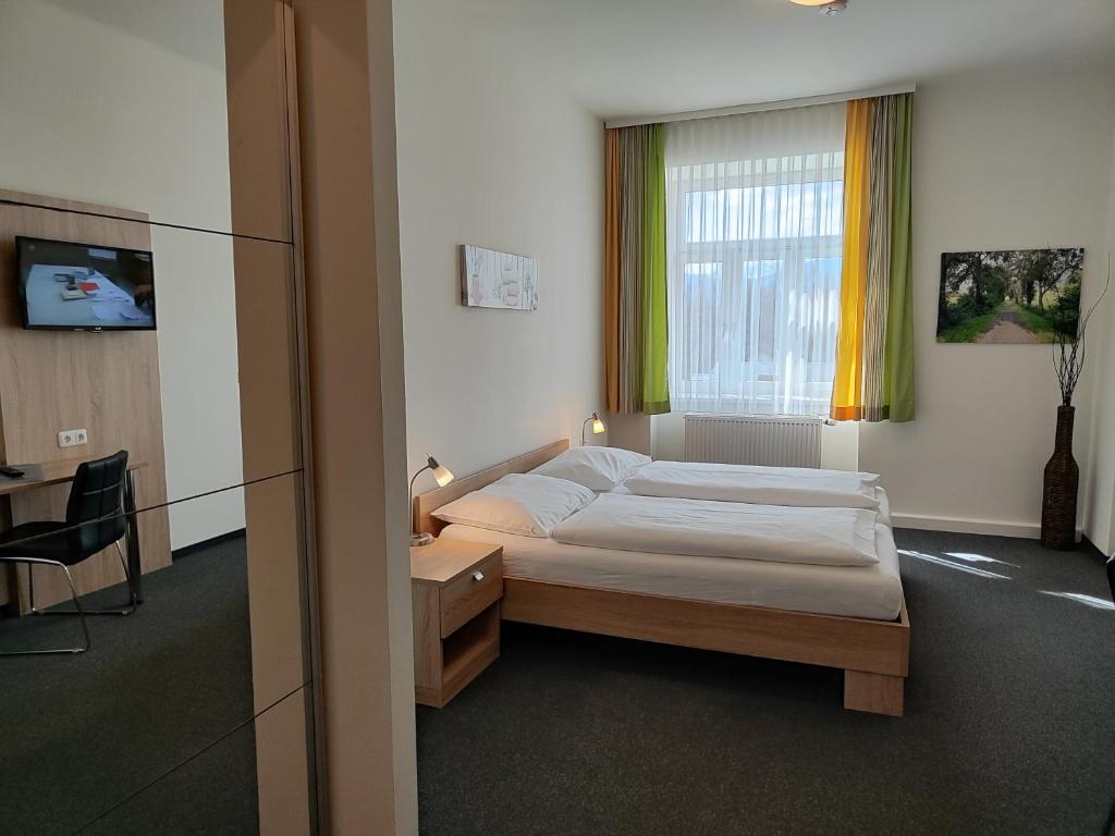 Posteľ alebo postele v izbe v ubytovaní Gästehaus Karl August