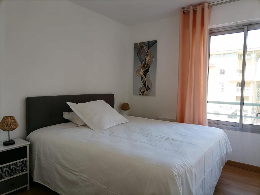 Posteľ alebo postele v izbe v ubytovaní Belles vacances à PORT FREJUS