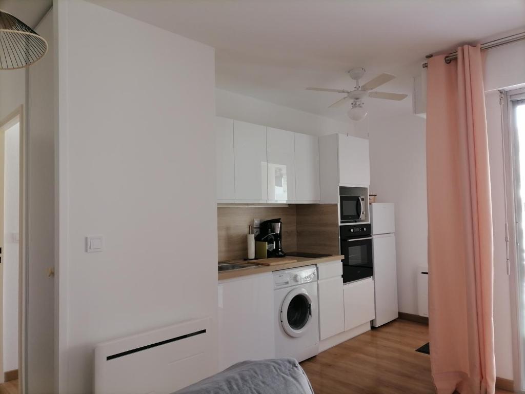 Kuchyňa alebo kuchynka v ubytovaní Belles vacances à PORT FREJUS