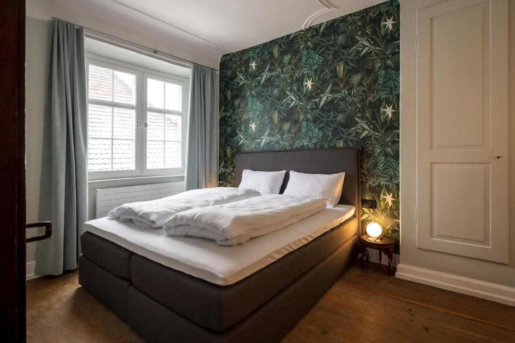 Letto o letti in una camera di JACOB 1808. fine historic town apartments
