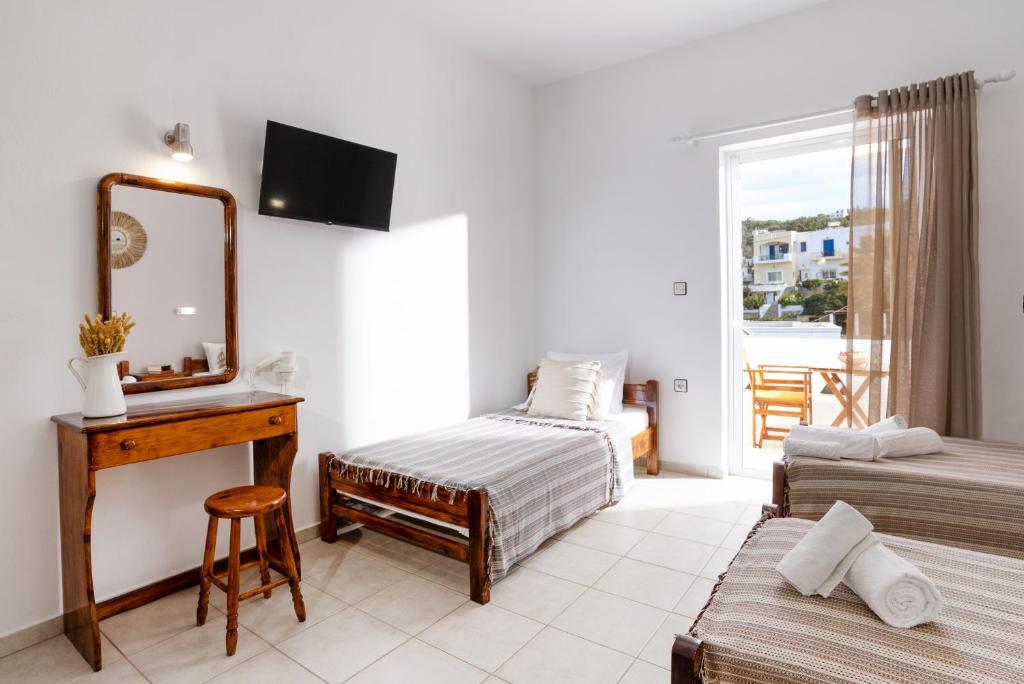 Postel nebo postele na pokoji v ubytování Emerald Hotel Leros