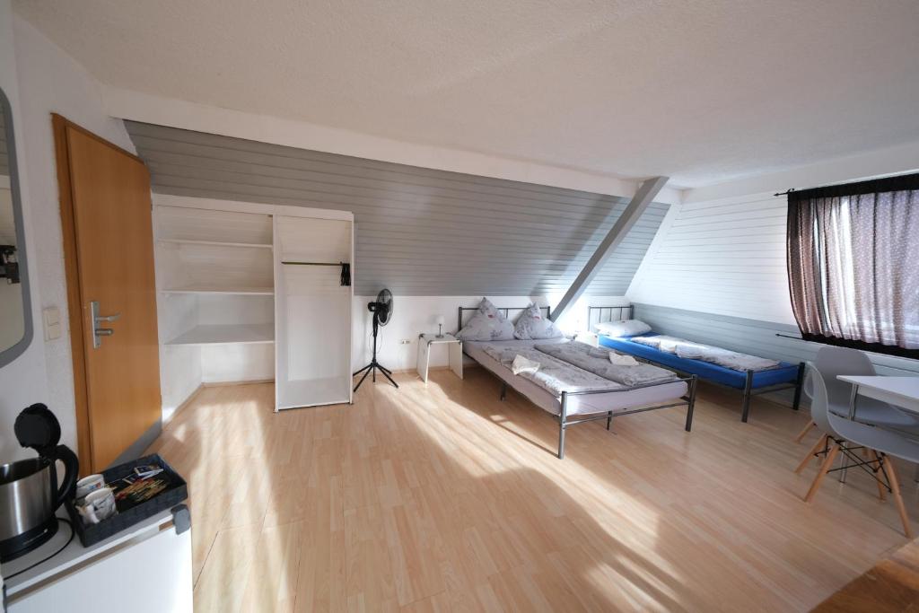 Kuchyň nebo kuchyňský kout v ubytování B und B Titisee Hotel Sonnenmatte nahe Badeparadies