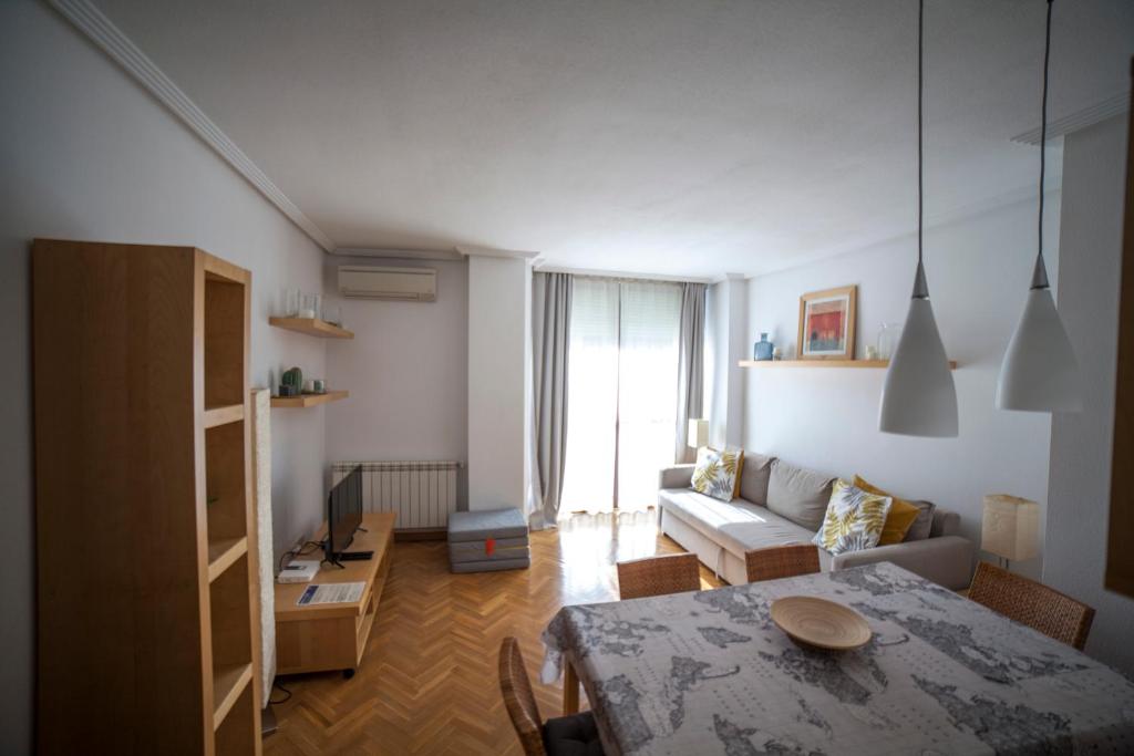 Postel nebo postele na pokoji v ubytování Flat with parking in the center of Las Rozas