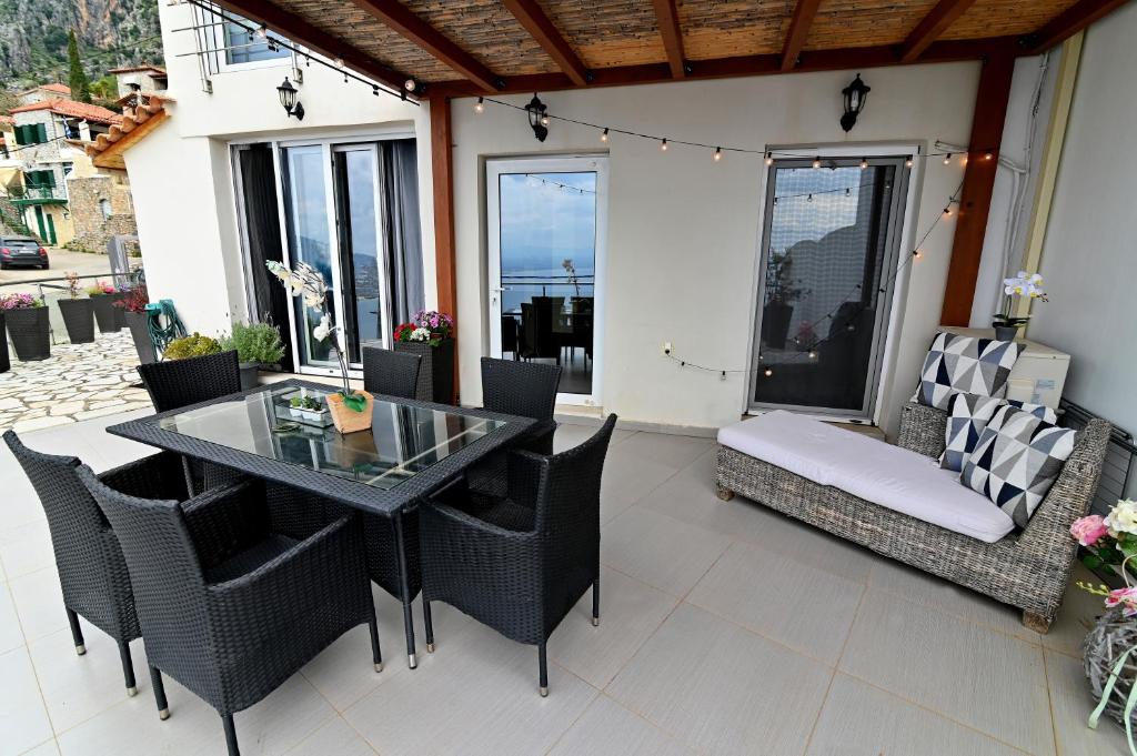 A balcony or terrace at Kalamata Suites