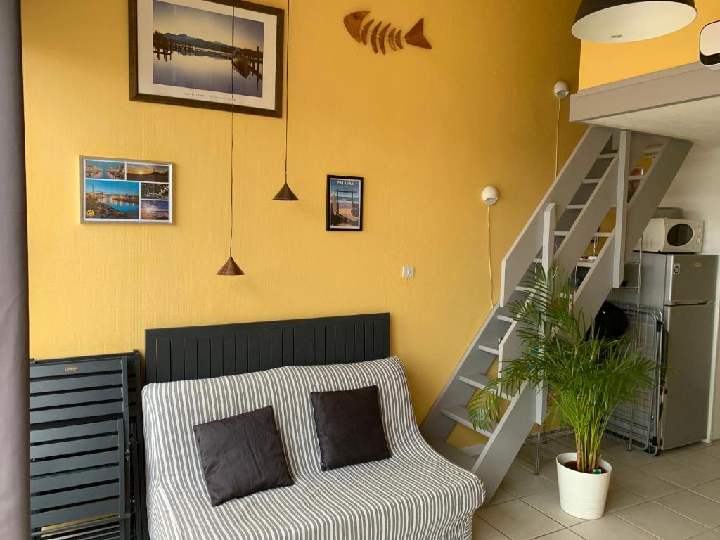 Posezení v ubytování Appt T2, Piscine, la Plage à 130m! Parking privé clos, Lave-linge, Lave-vaisselle, Draps, Linge et Ménage inclus!